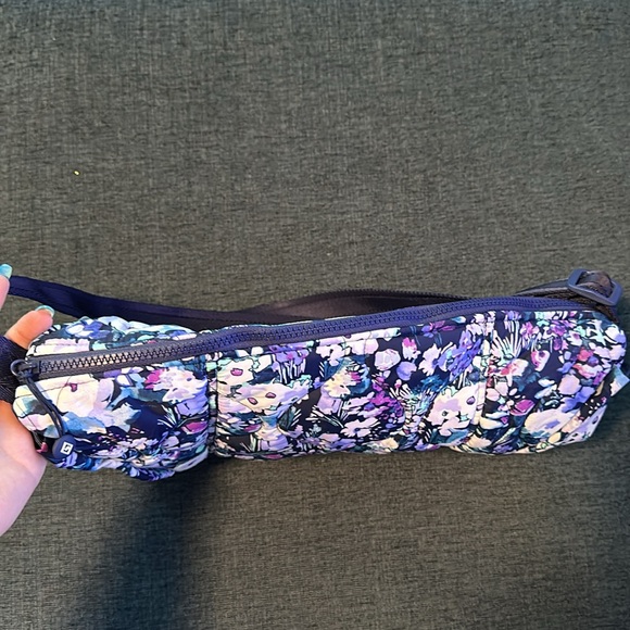 DISCONTINUED Vera Bradley Featherweight Crossbody Purse - Picture 6 of 14